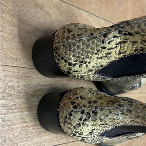 Saint Laurent Beige Snakeskin Ankle Boots - Picture 4 of 10